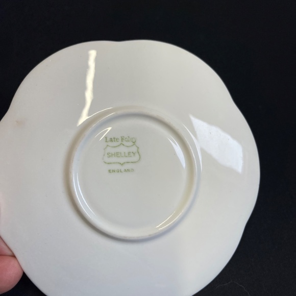 Classic White Shelley Dainty Tea Cups & Saucers - Picture 5 of 10